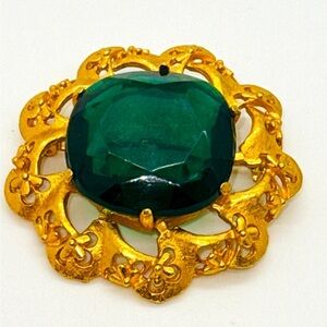 Vintage 1960’s Florenza green glass brooch/enhancer.​​
